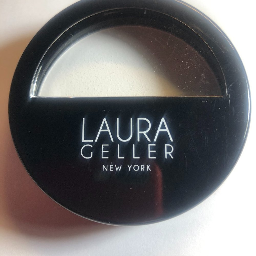 *OPEN TO ALL OFFERS*  Laura Geller NY